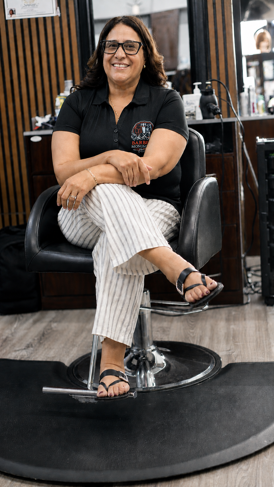 Maestra Glenise, stylist at Barberia Monumental Unisex salon